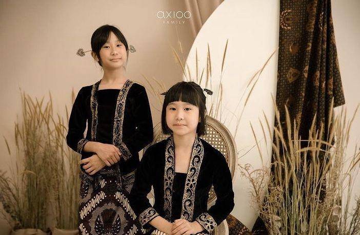 Kimbab Family pemotretan berbusana Sunda (instagram.com/babyaxioo)