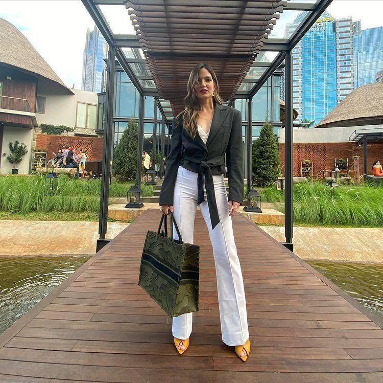 outfit sosialita ala artis (instagram.com/ramadhaniabakrie)
