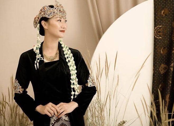 Kimbab Family pemotretan berbusana Sunda (instagram.com/vaniova)