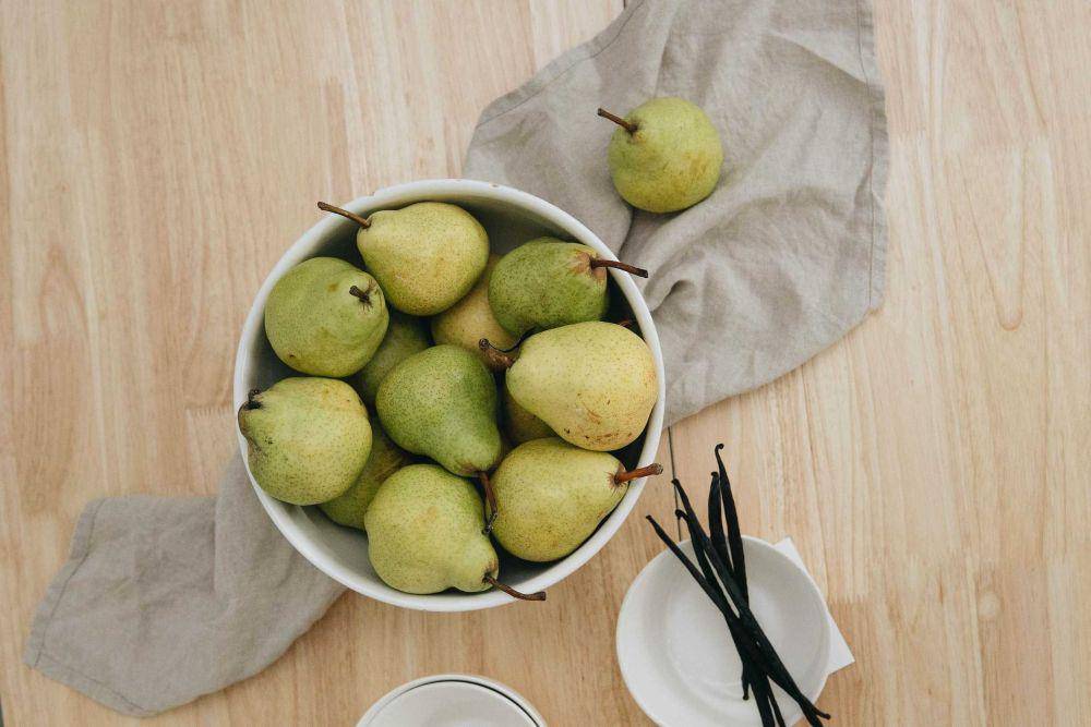 ilustrasi pear (unsplash.com/@mathildelangevin)