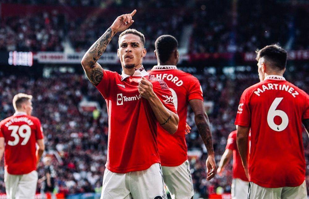 Selebrasi Antony ketika mencetak gol debut di Manchester United, Minggu (5/9/2022). (premierleague.com).