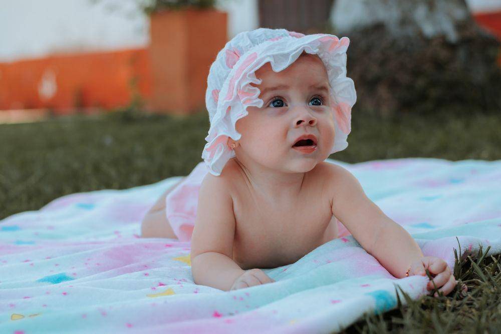ilustrasi bayi (pexels.com/@catalina-carvajal-herrera-3408906)