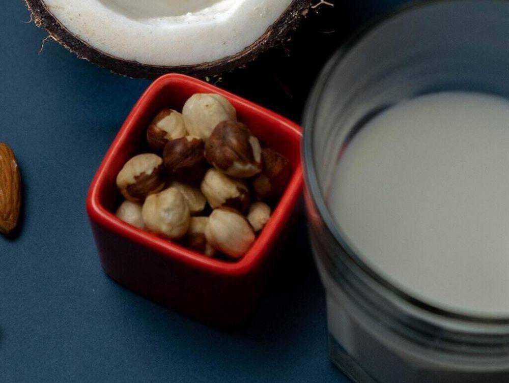 ilustrasi macadamia milk (pexels.com/cottonbro)