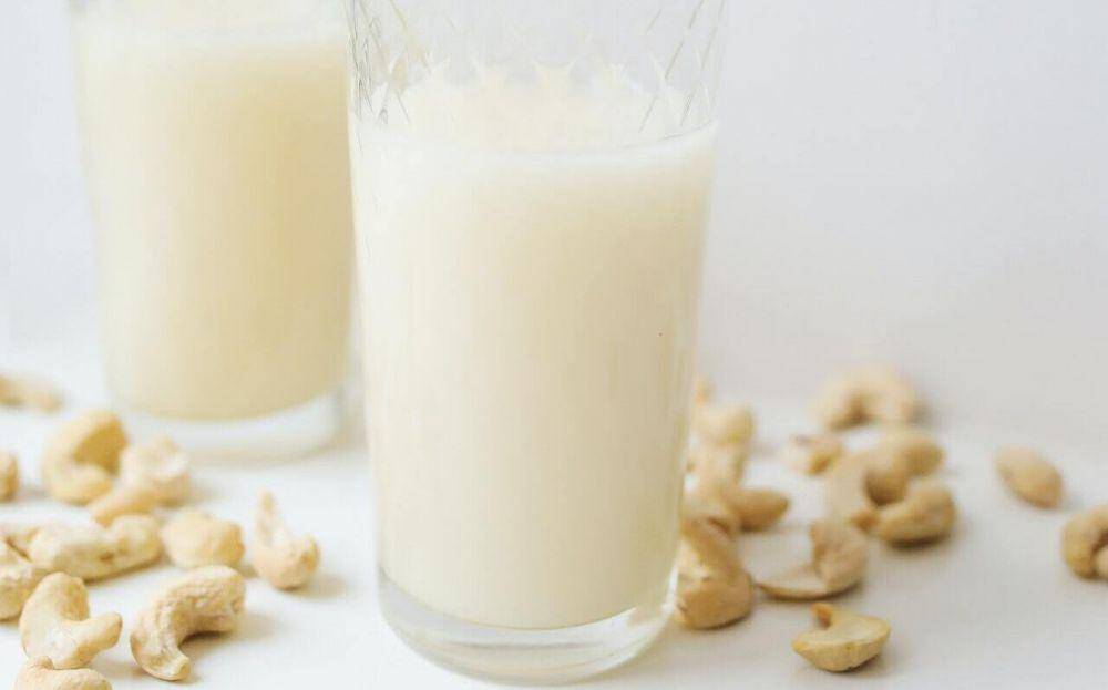 ilustrasi cashew milk (pexels.com/Polina Tankilevitch)