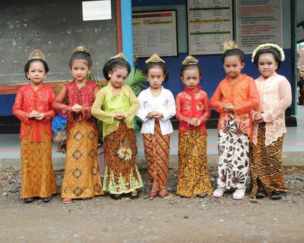 Fakta Menarik Pakaian Adat Sabukwala untuk Anak, Elok dan Gemas!
