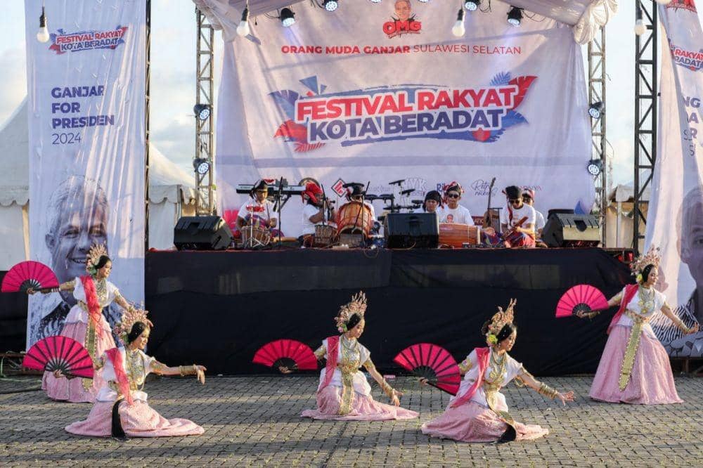 Relawan Orang Muda ganjar (OMG) menggalang dukungan lewat kegiatan bernuansa kesenian tradisional. (Dok. Istimewa)