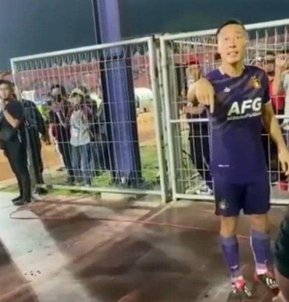 Video Arthur Irawan Bertikai dengan Suporter Persik Kediri Viral