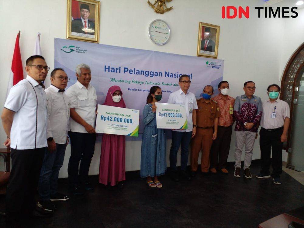Kantor Cabang BPJAMSOSTEK Bandar Lampung menyemarakkan Hari Pelanggan Nasional, Senin (5/9/2022). (IDN Times/Martin L Tobing).