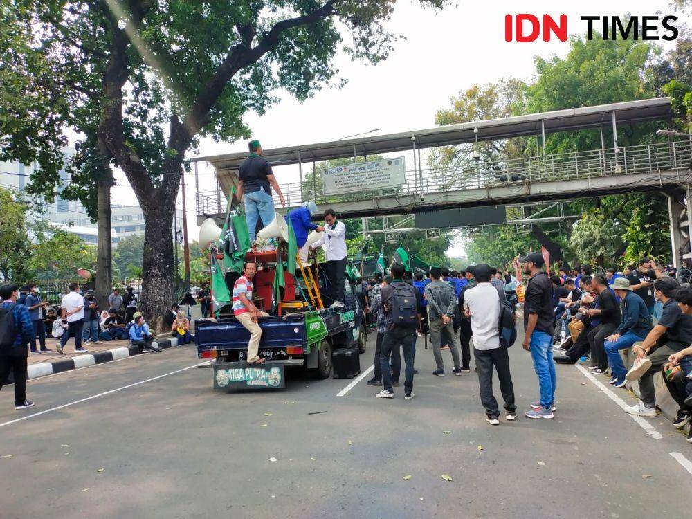 Massa demo tolak kenaikan harga BBM (IDN Times/Ilman Nafian)