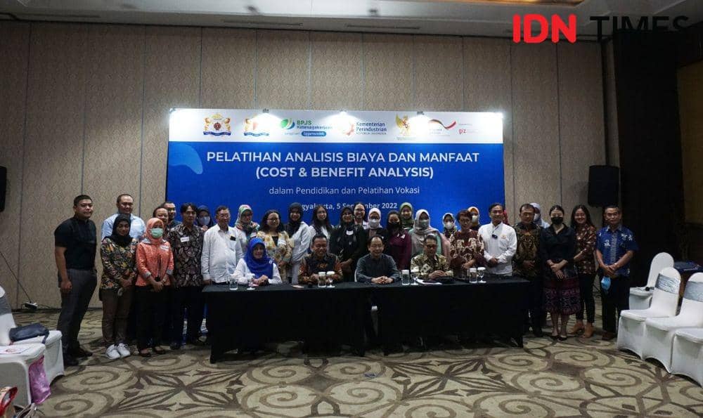 Pelatihan analisis biaya dan manfaat (cost & benefit analysis) dalam pendidikan dan pelatihan vokasi. (IDN Times/Herlambang Jati)