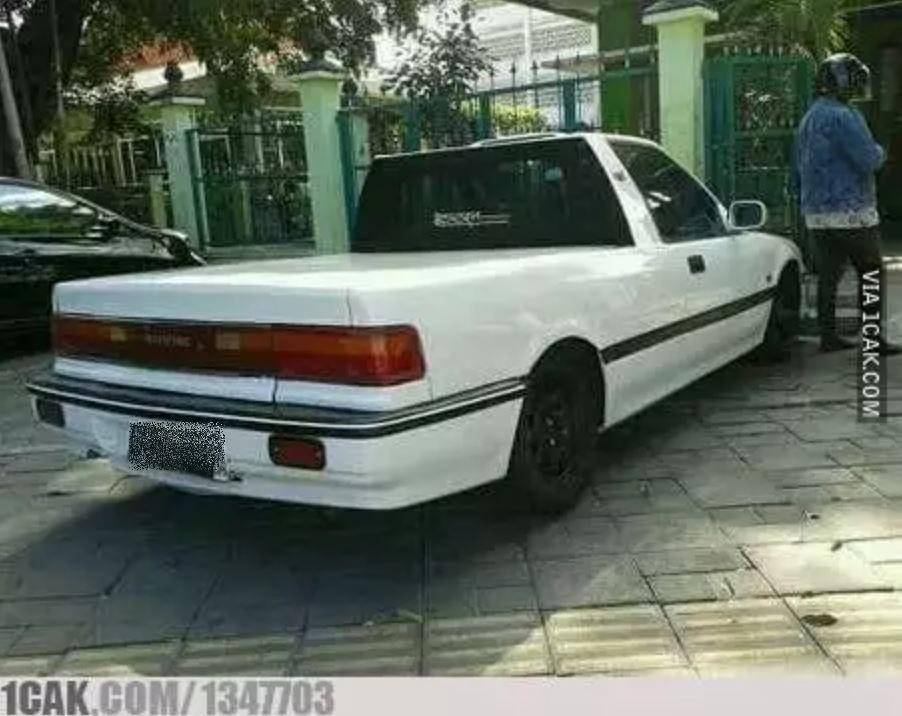 mobil difoto dari belakang kocak (1cak.com)