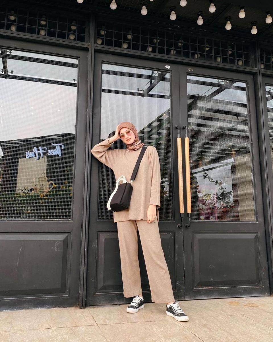 ide outfit nonton ke bioskop ala Rania Sukandari (instagram.com/raniaskdr_)