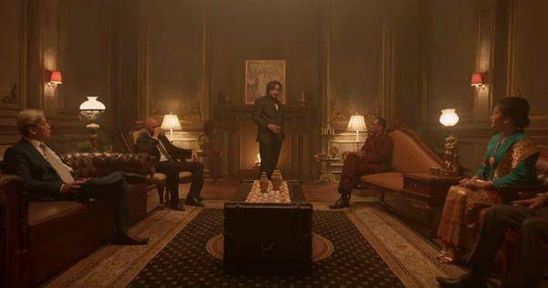 Prayogo dan para koleganya berkumpul ( Dok. Screenplay Bumi Langit / Sri Asih )