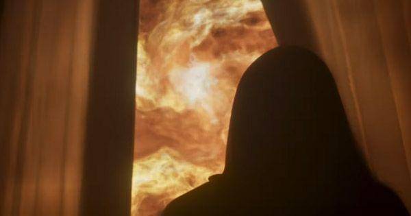 Alana melihat pusaran api misterius ( Dok. Screenplay Bumi Langit / Sri Asih )