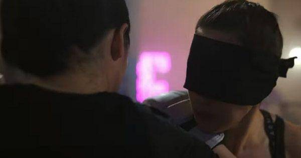 Alana sedang latihan dengan ibunya ( Dok. Screenplay Bumi Langit / Sri Asih )