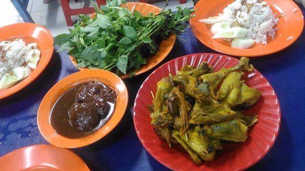 Nasi Uduk Dan Ayam Goreng Mat Lengket (google.com/maps/tyas lylia)