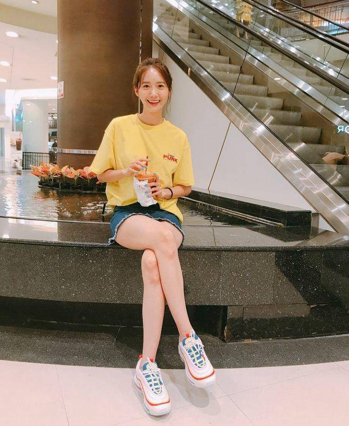 Inspirasi outfit kasual ala member SNSD (instagram.com/yoona__lim)