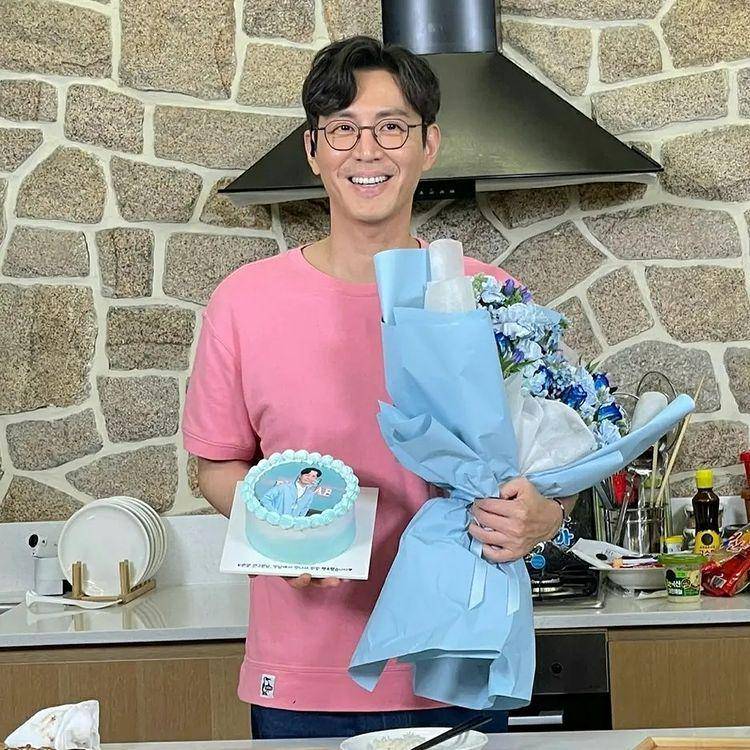 Choi Won Young (instagram.com/choiwonyoung76)