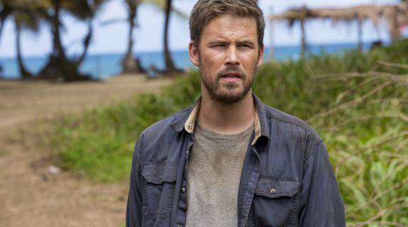 Zach Cregger sebagai Owen dalam serial Wrecked (dok. TBS/Wrecked)