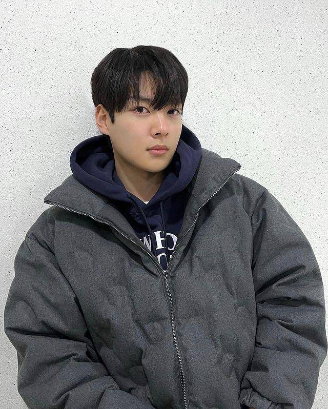 Kim Min Gi (instagram.com/mingi_1122)