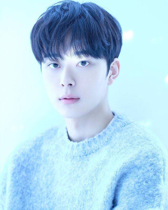 Yoo Seon Ho (instagram.com/official_yooseonho)