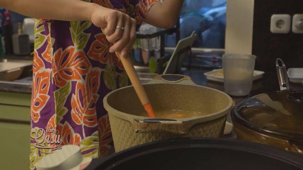 Sarwendah siapin bekal sekolah anak (youtube.com/theonsu)