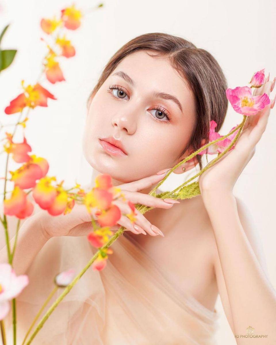 photoshoot Zoe dan Laura Abbas (instagram.com/zoeabbasjackson)