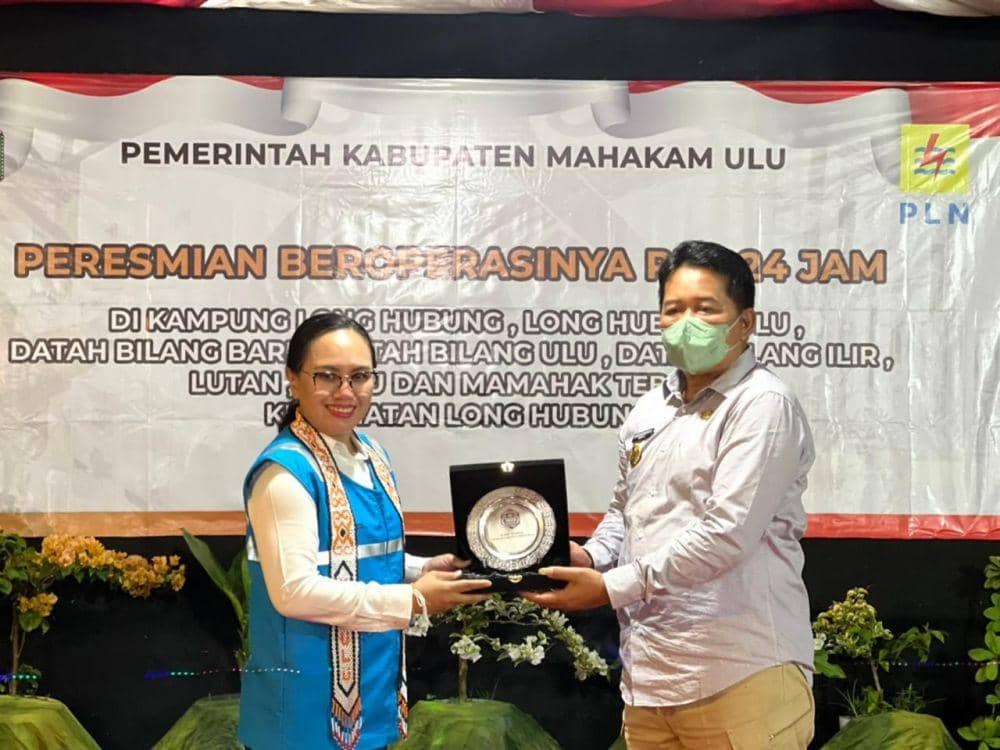 Kesepakatan kerja sama antara PLN Kaltimra dan Pemkab Mahakam Ulu Kaltim. Foto PLN