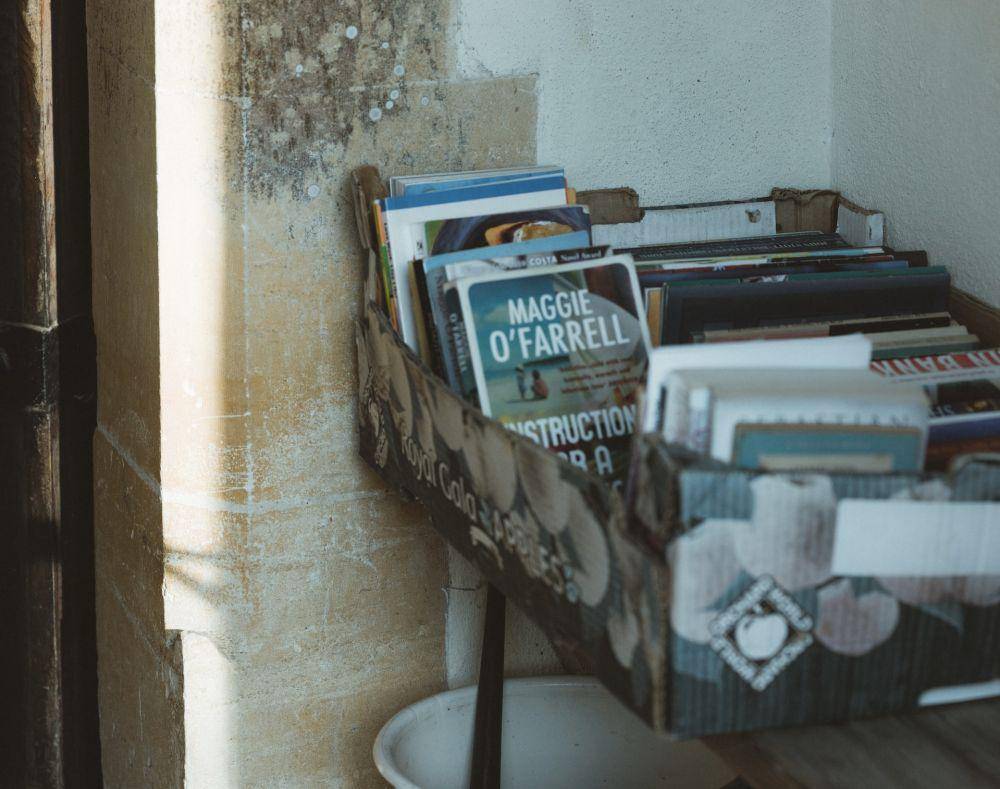 ilustrasi barang bekas (unsplash.com/Annie Spratt)
