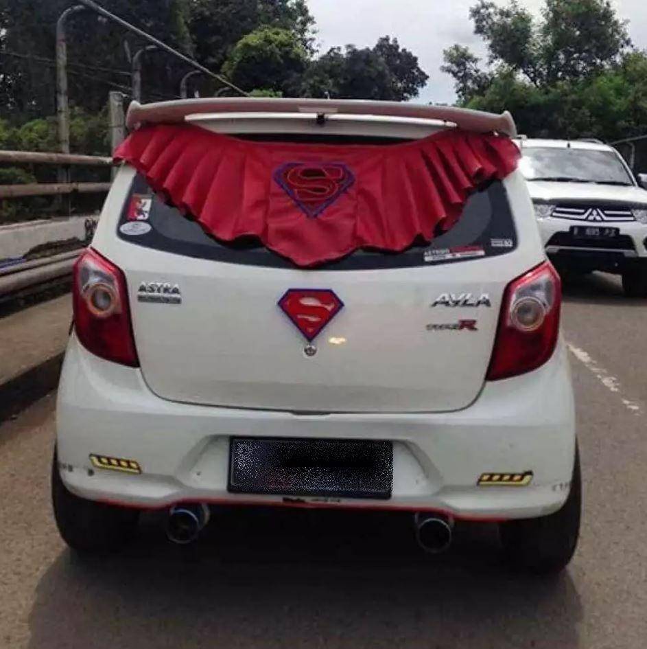 mobil difoto dari belakang kocak (instagram.com/indoricireborn)