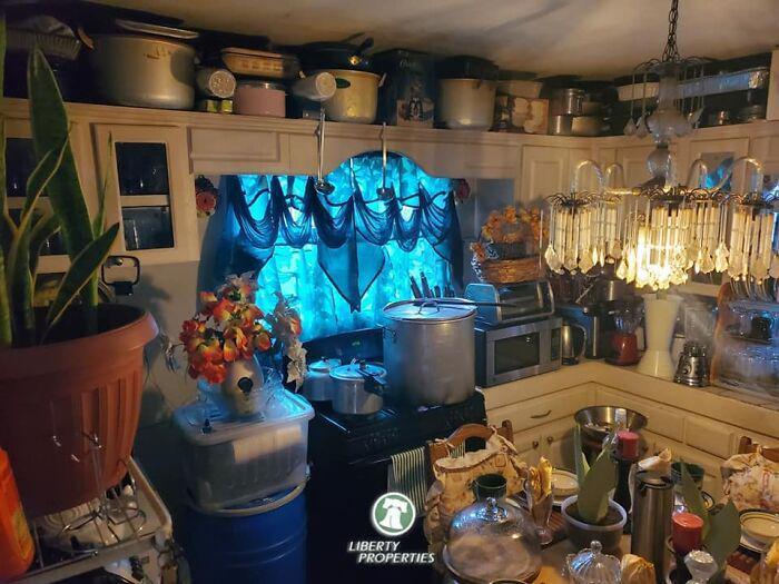 dekorasi rumah terlalu heboh (facebook.com/Ivona Breadly)