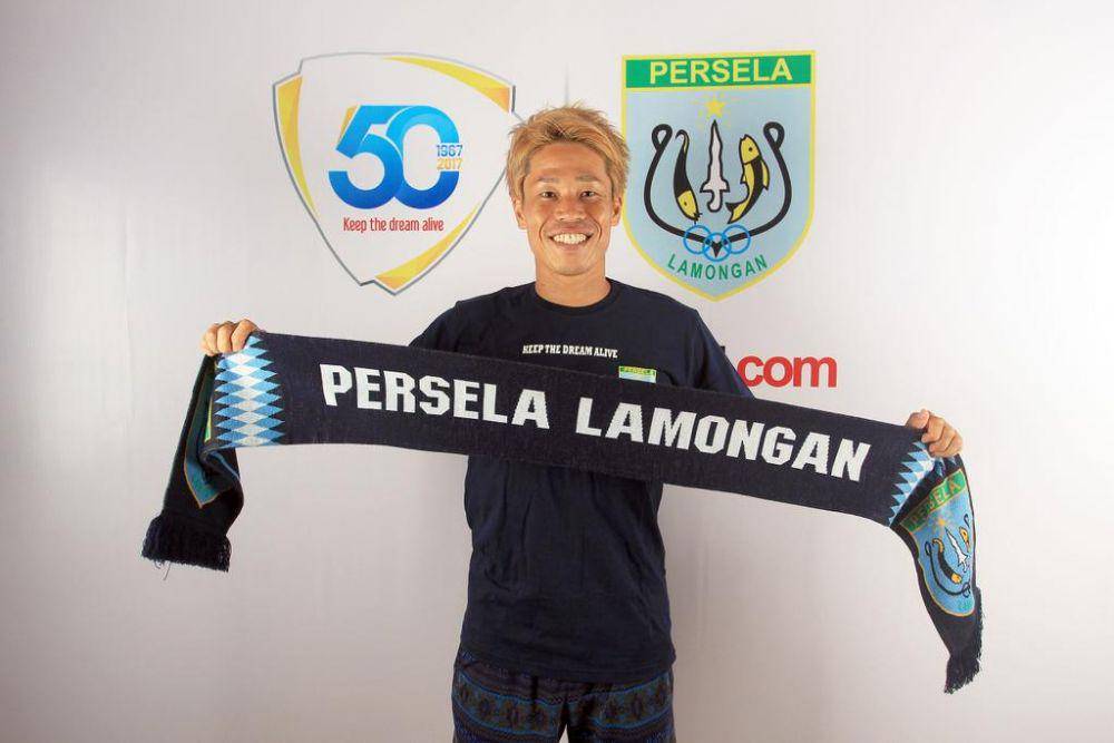 Kosuke Yamazaki ketika diperkenalkan sebagai pemain baru Persela Lamongan. (twitter.com/PerselaFC)