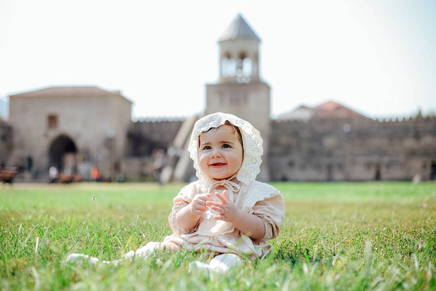 ilustrasi bayi (pexels.com/@photography-maghradze-ph-1659410)