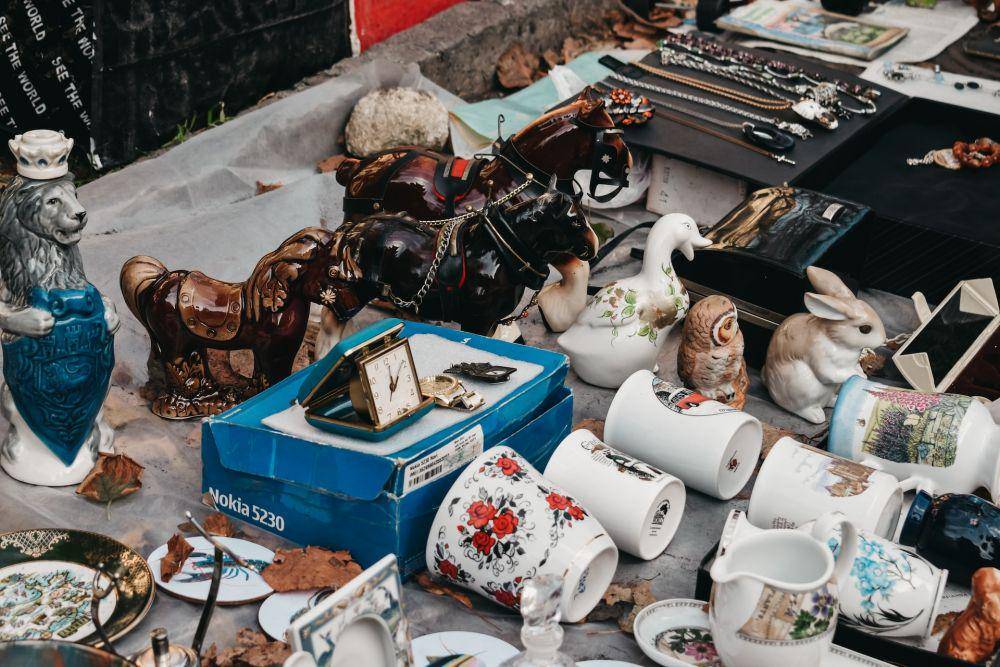 ilustrasi penjualan barang second hand (Unsplash.com/DaryaTryfanava)
