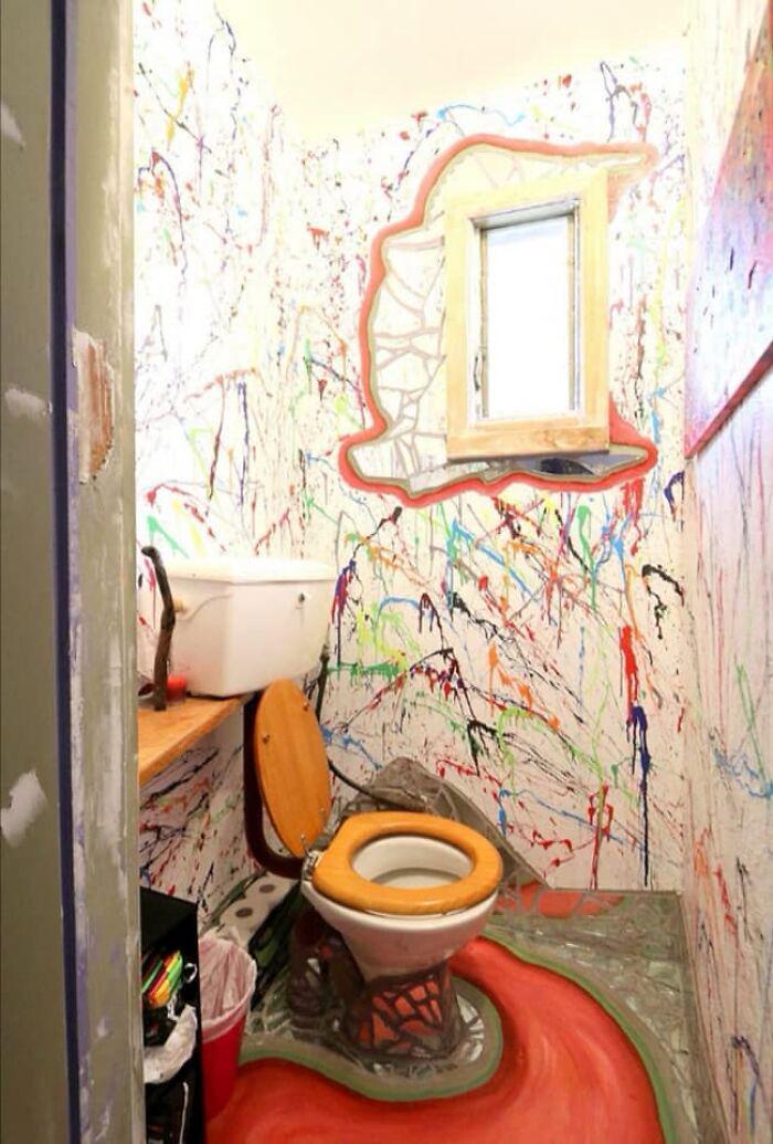 dekorasi rumah terlalu heboh (facebook.com/Nickie Scott Robertson)