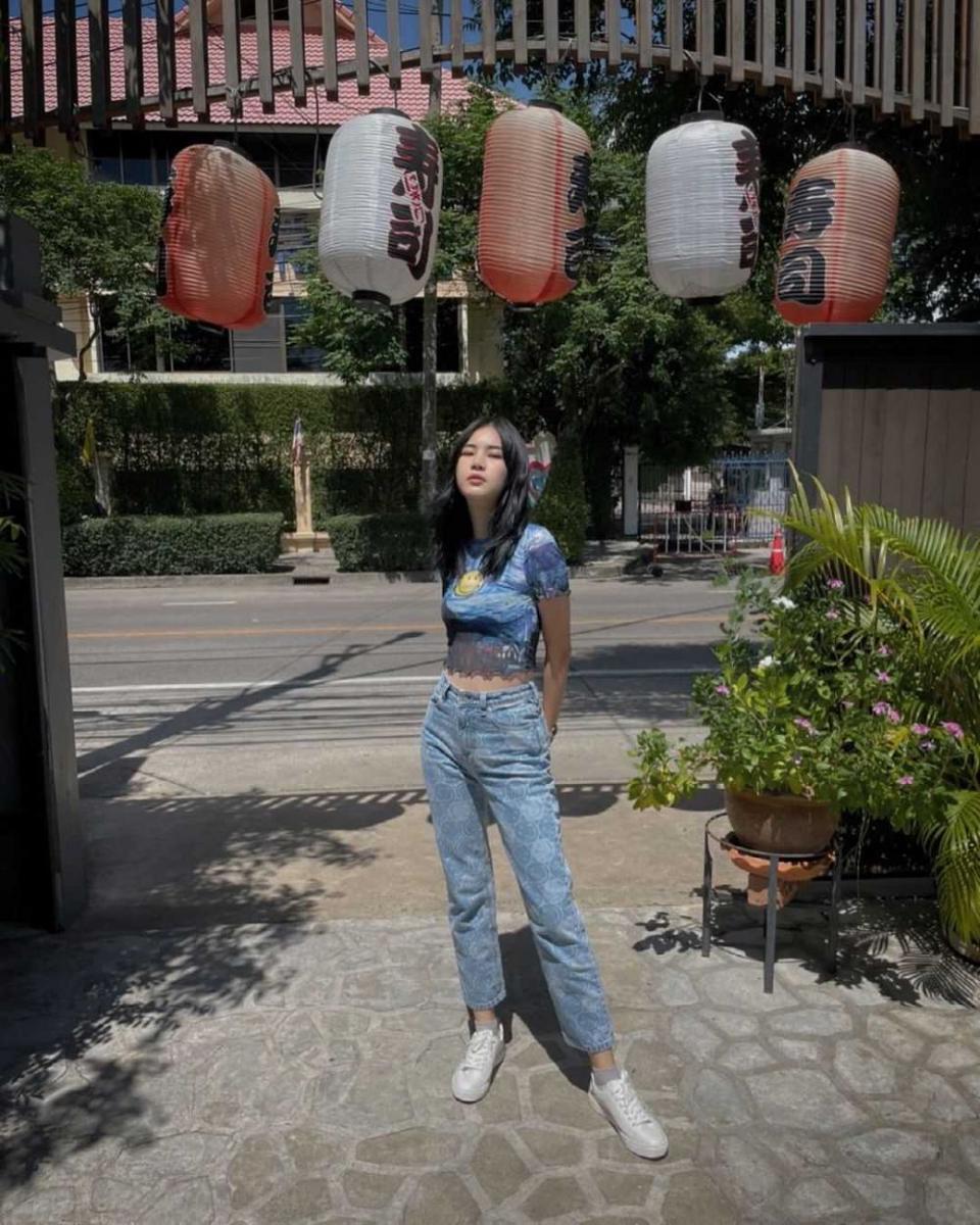 crop top ala Apple Lapisara (instagram.com/applelapisara)