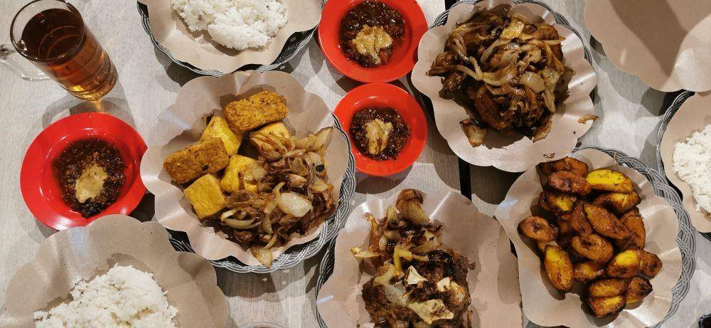 Warung Ayam Afrika (google.com/maps/herman yosef paryono)
