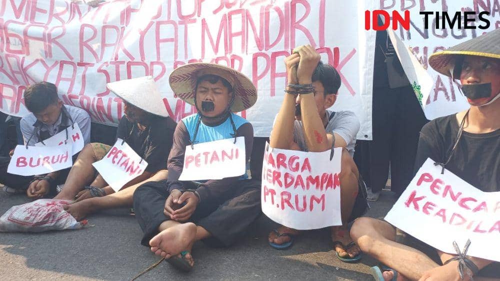 Demo tolak kenaikan BBM di Kartasura, Sukoharjo. (IDN Times/Larasati Rey)