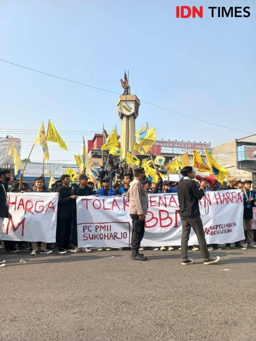 Demo tolak kenaikan BBM di Kartasura, Sukoharjo. (IDN Times/Larasati Rey)