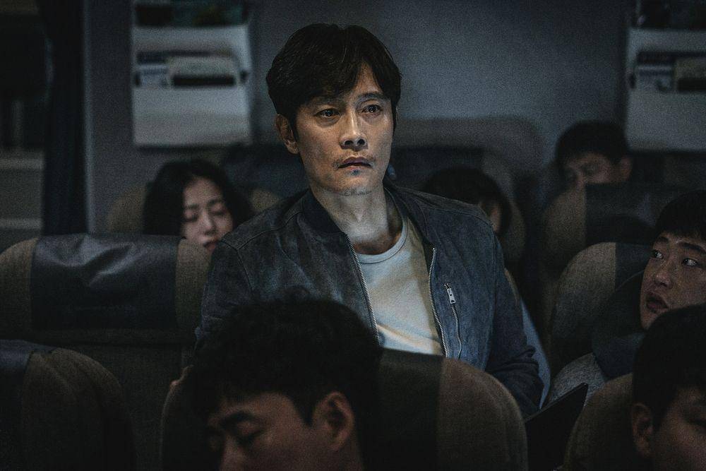 Lee Byung Hun di Emergency Declaration (dok. Magnum9/Emergency Declaration)