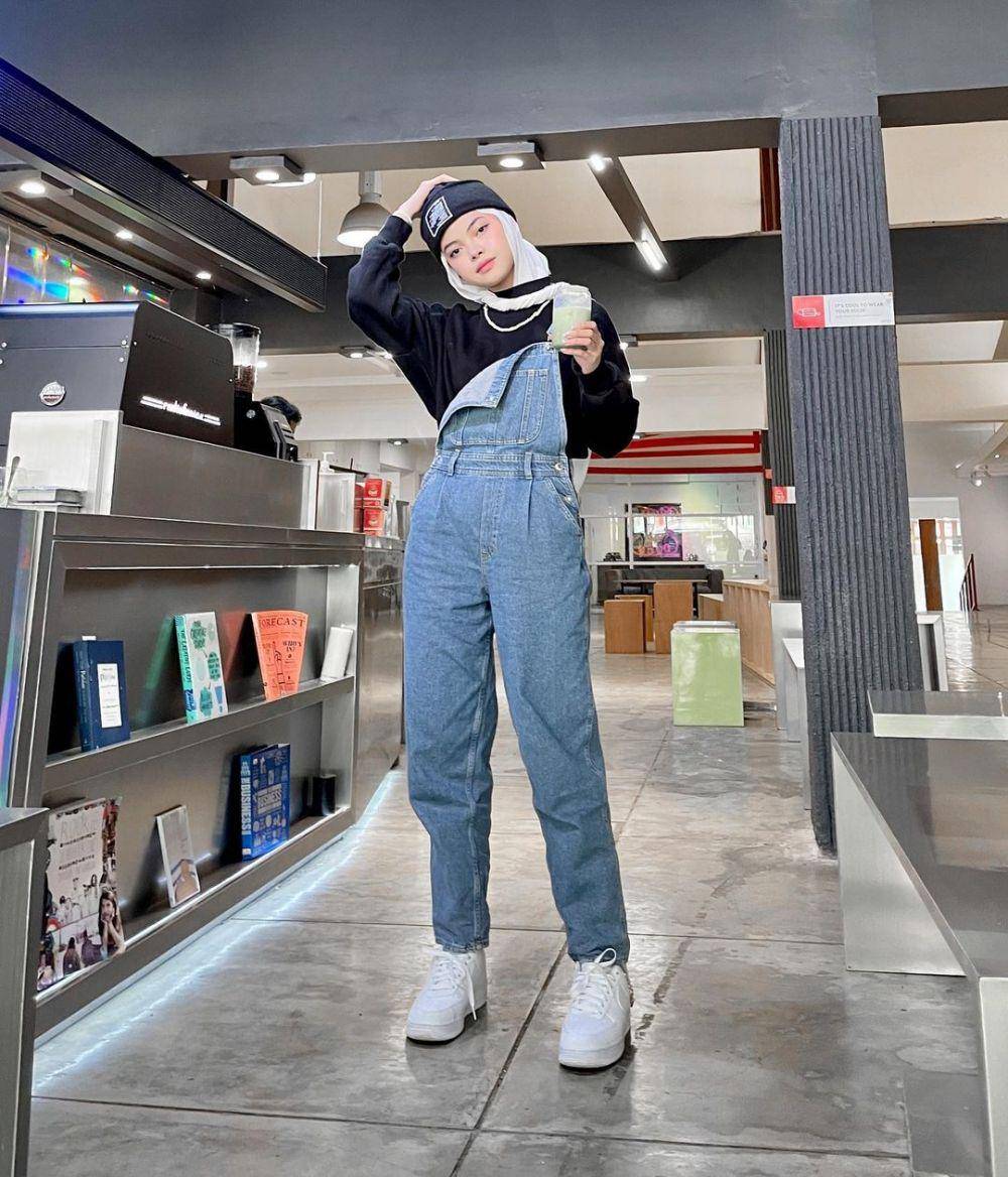 OOTD hijab pakai topi (instagram.com/babyylisa_)