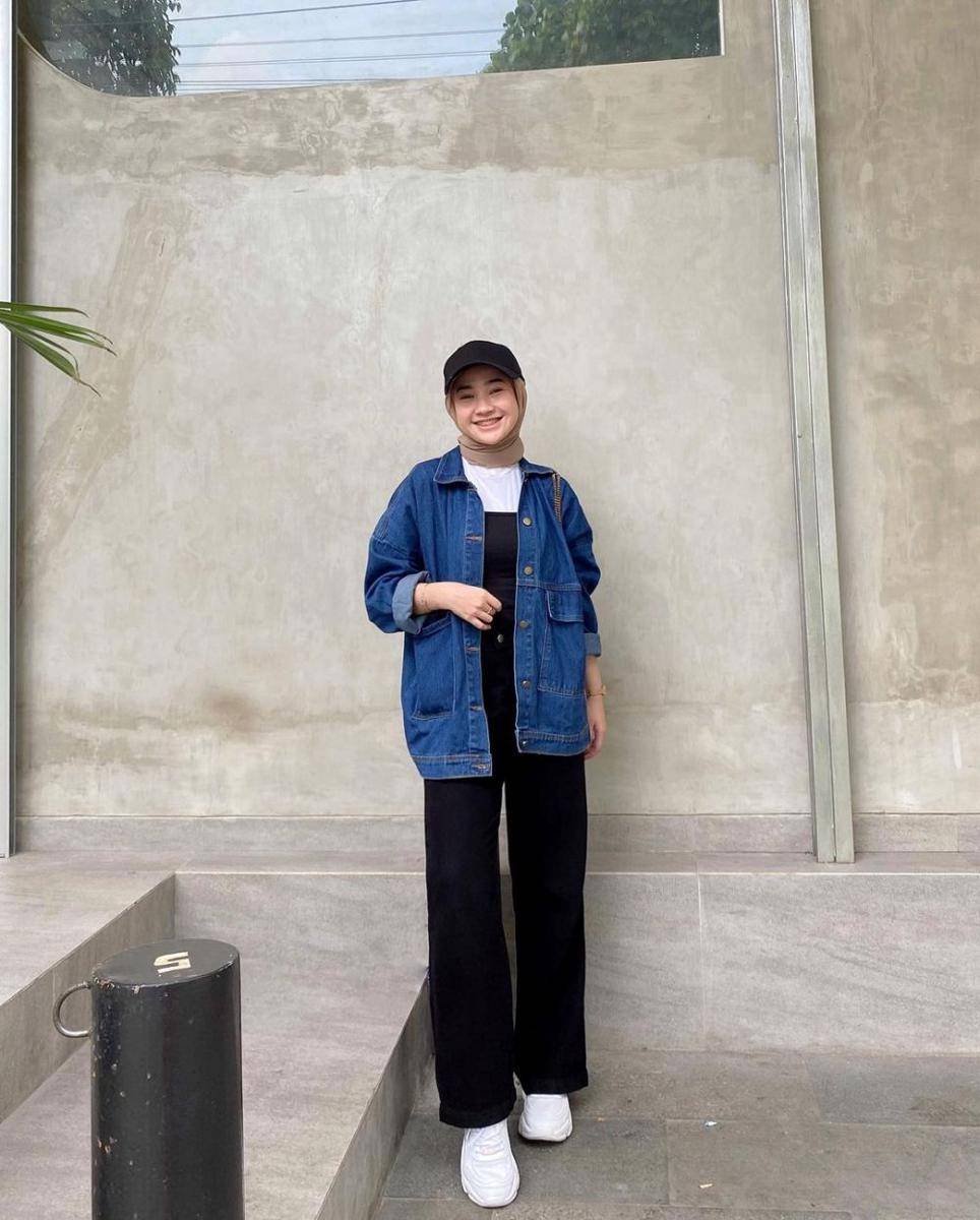 OOTD hijab pakai topi (instagram.com/inikiranaaa__)