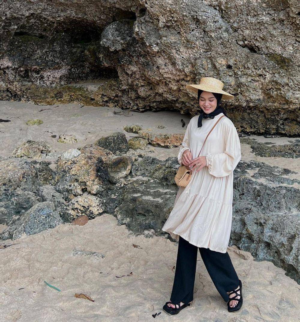 OOTD hijab pakai topi (instagram.com/yurezalina)