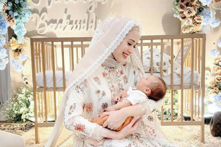 9 Potret Acara Akikah Baby Zayne, Anak ke-4 Fanny Fabriana