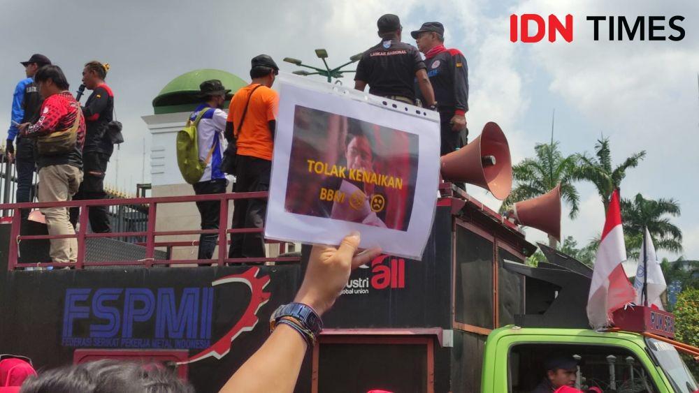 Demo buruh tolak kenaikan harga BBM di Gedung DPR/MPR, Senayan, Jakarta Pusat (IDN Times/Yosafat Diva Bayu Wisesa)