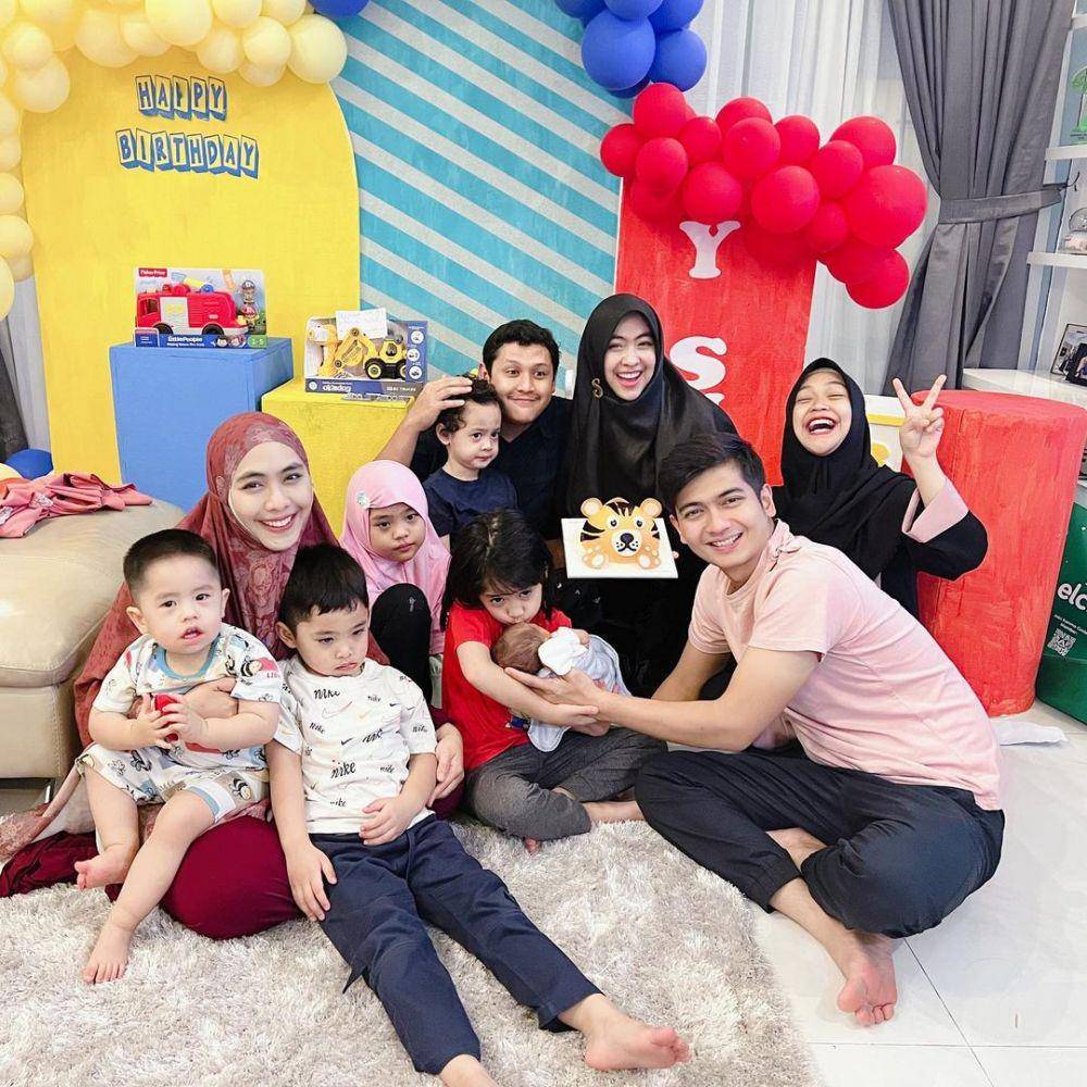 Cut Raifa Aramoana dan keluarga (instagram.com/okisetianadewi)