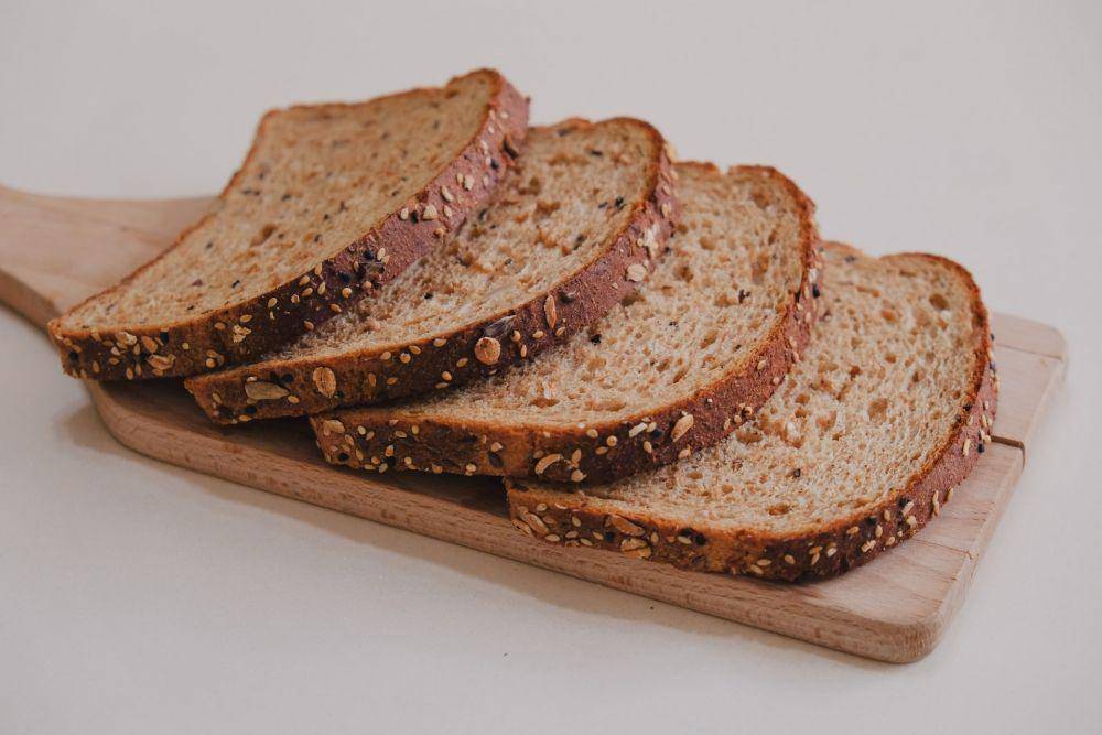 ilustrasi whole grain bread (unsplash.com/Young Shih)