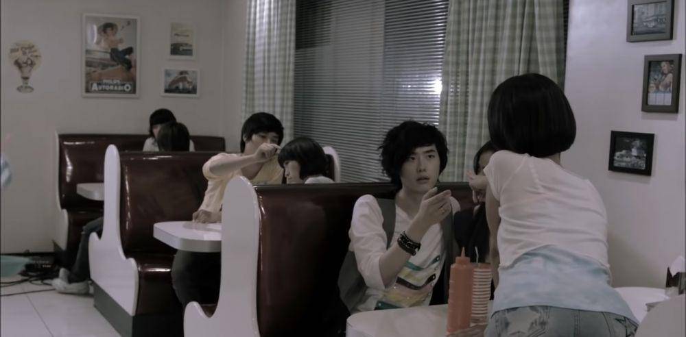 tangkapan layar MV 2NE1 - I Don't Care (youtube.com/YG Entertainment)