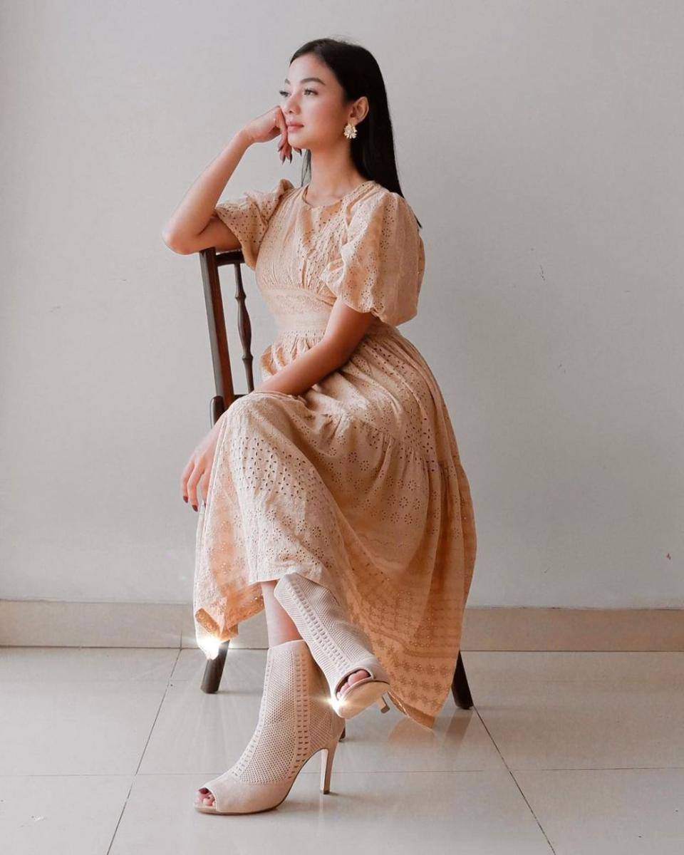 outfit pastel dan earth tone Glenca Chysara (instagram.com/glencachysaraofficial)