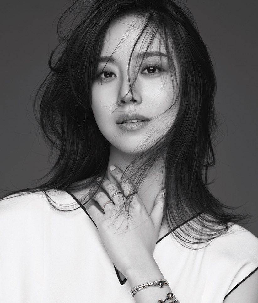 Moon Chae Won (instagram.com/moonchaewon_official)